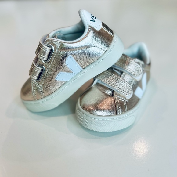 Veja Other - Brand NEW, in the box Veja Esplar Velcro Toddler Sneakers